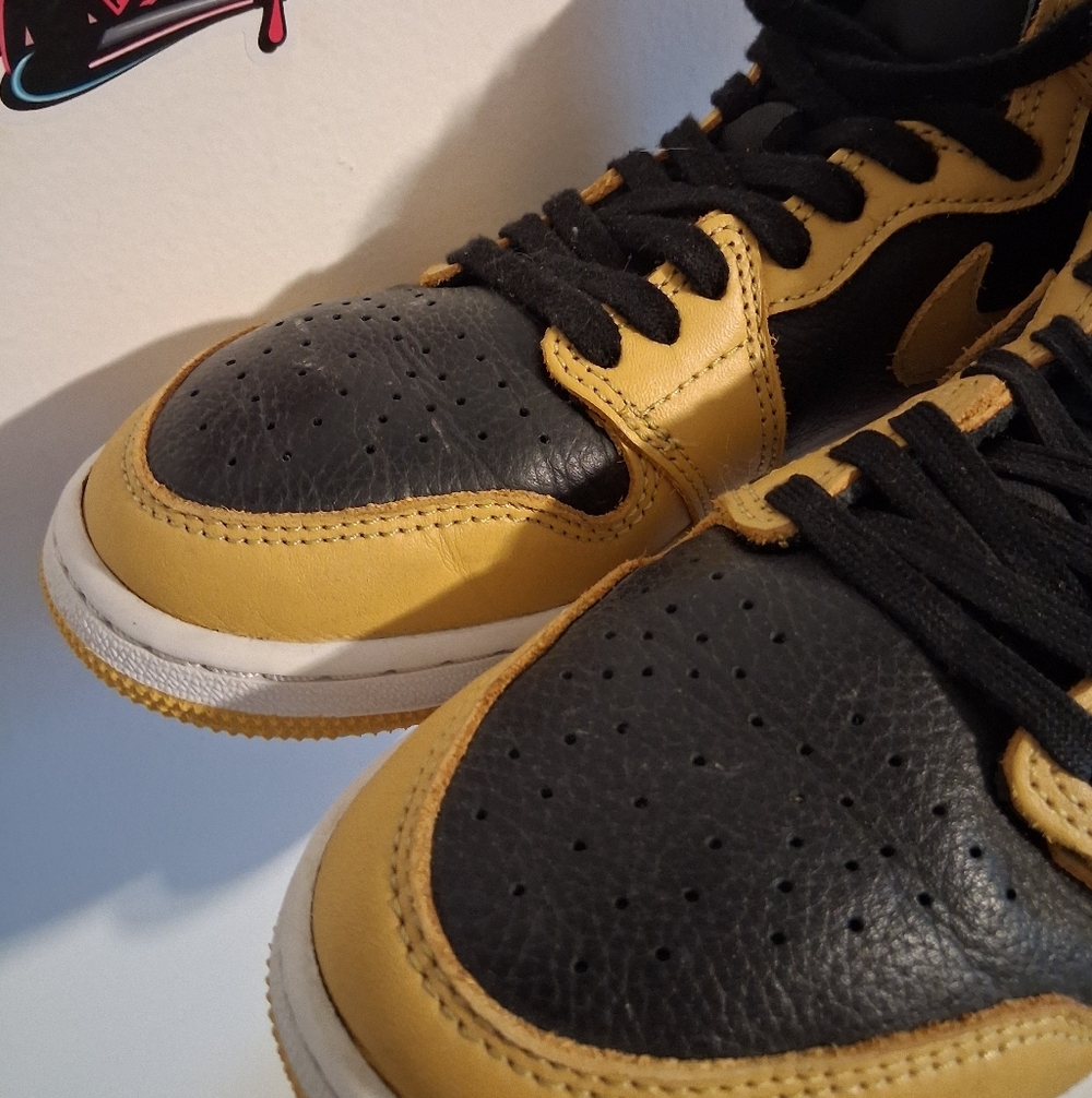 Jordan 1 Retro - Picture 2 of 7